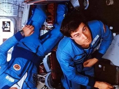 太空中的死亡（太空中的死亡与人类探索的未来）