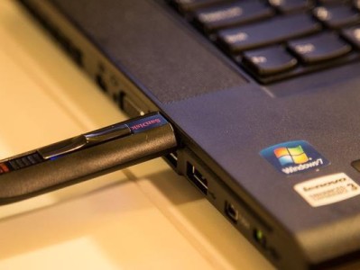 ThinkPad10原厂恢复U盘教程（教您如何使用ThinkPad10原厂恢复U盘轻松恢复设备出厂设置）