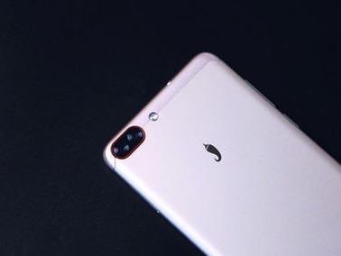 小辣椒经典plus——性能卓越的智能手机（一款实用、高性价比的手机选择）