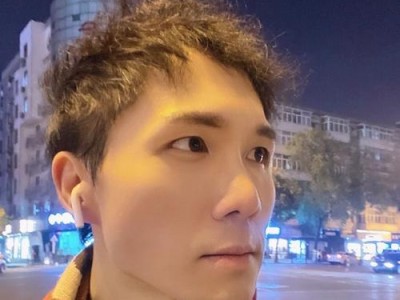 李慕阳——光芒四射的创业天才（用智慧与勇气，书写成功传奇）
